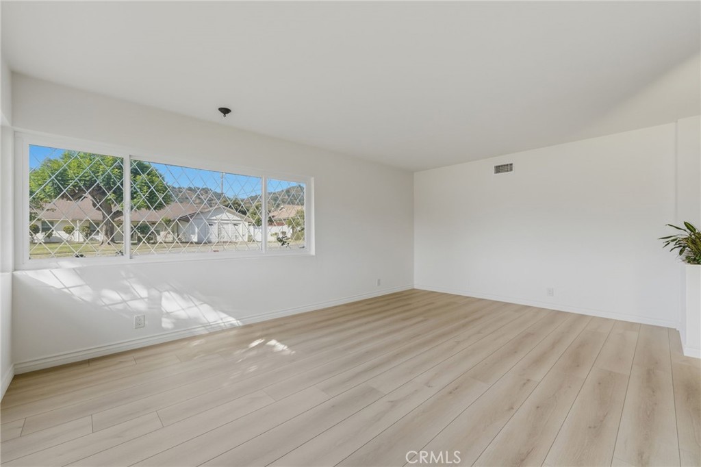 1461 Ameluxen Avenue Property Photo 8