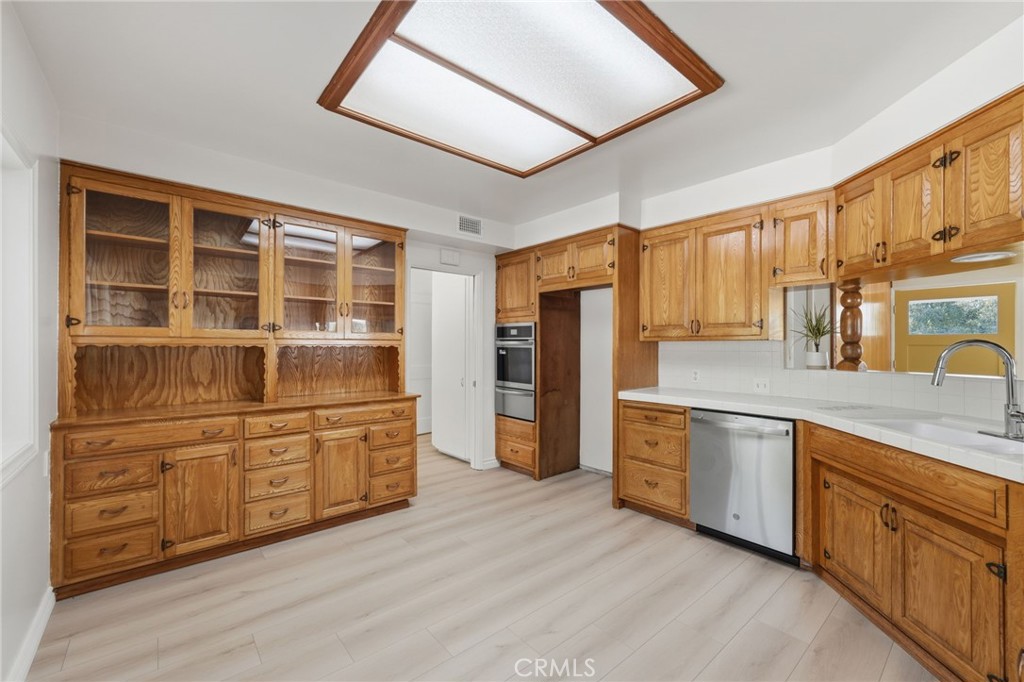 1461 Ameluxen Avenue Property Photo 12