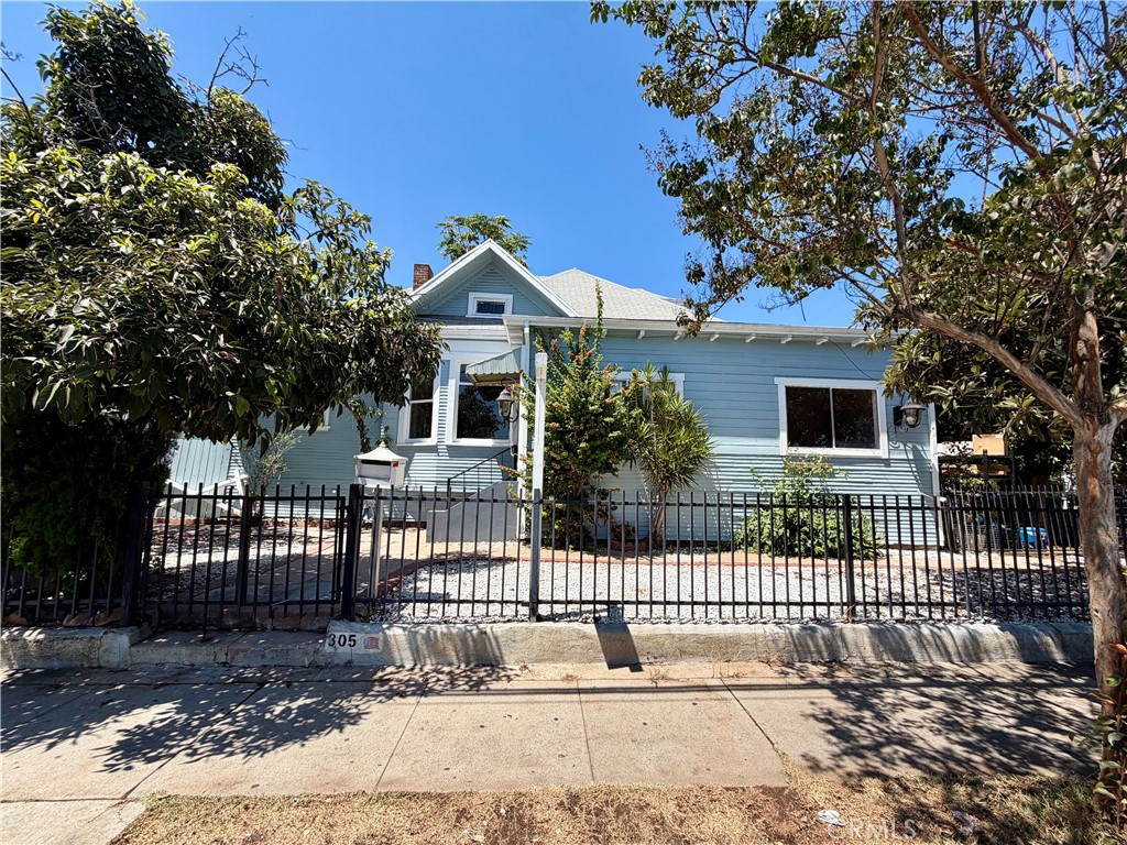 305 S Mott Property Photo 1