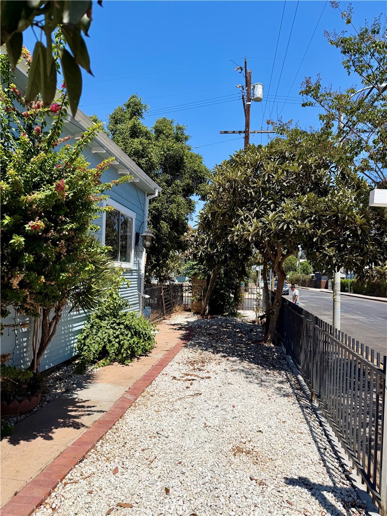 305 S Mott Property Photo 5
