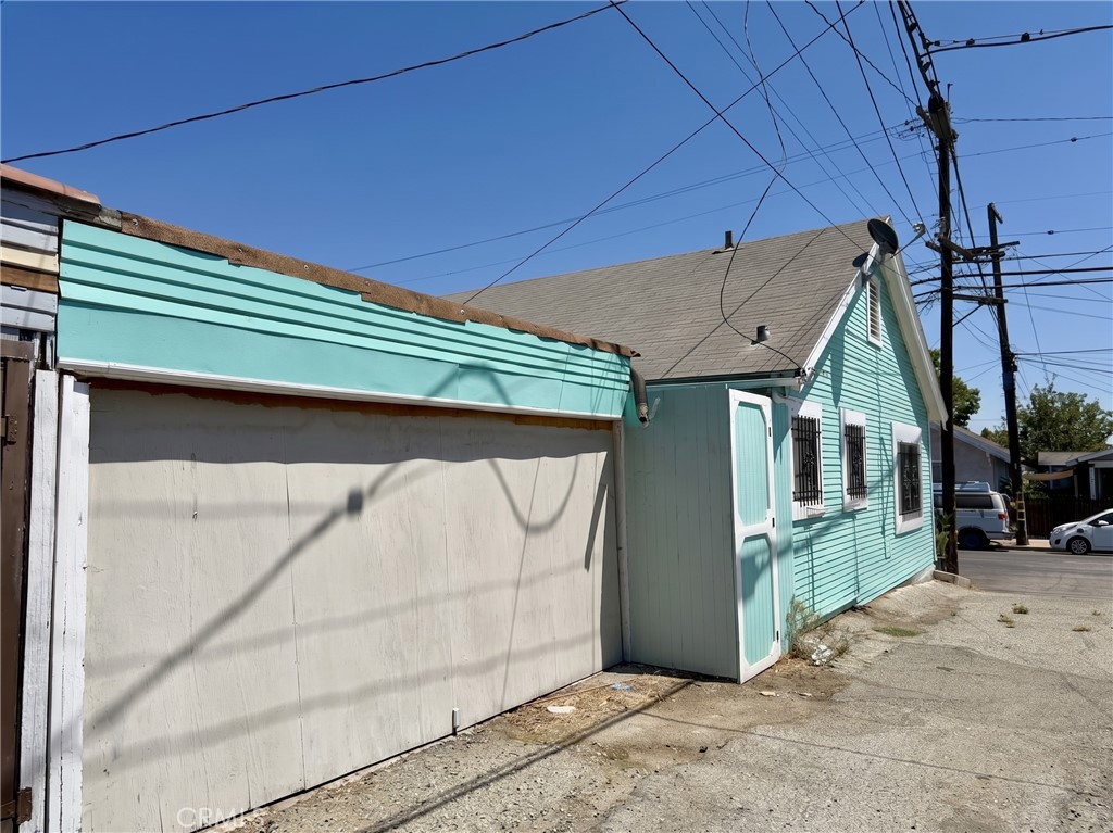 305 S Mott Property Photo 14