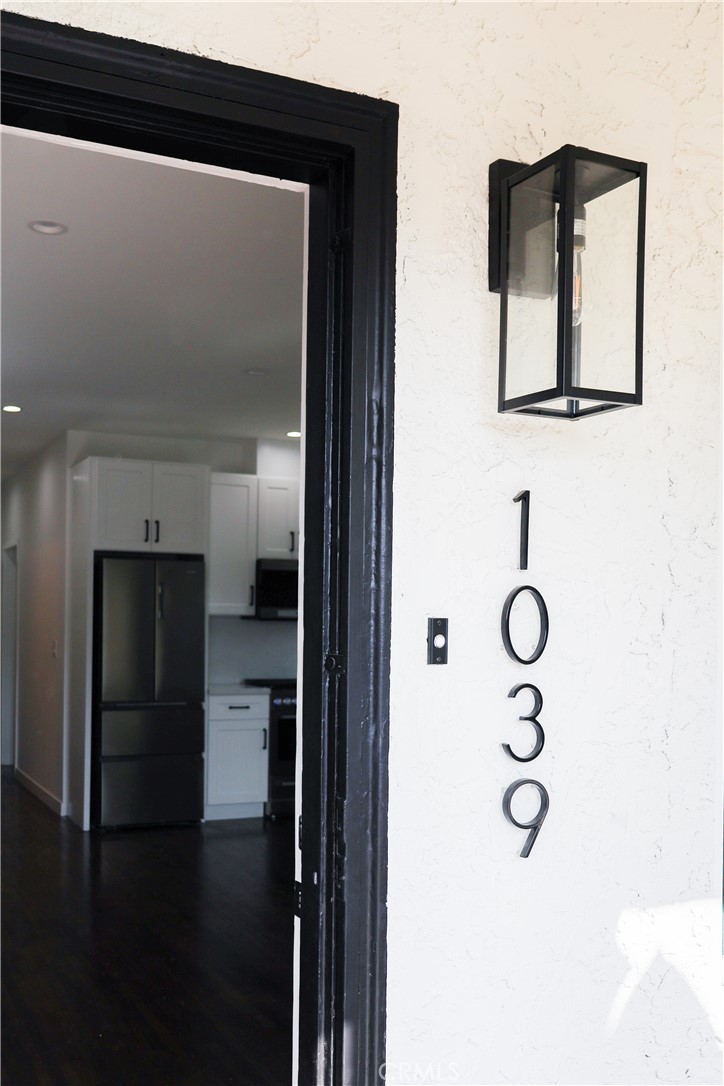 1033 1039 Gladys Ave Property Photo 2