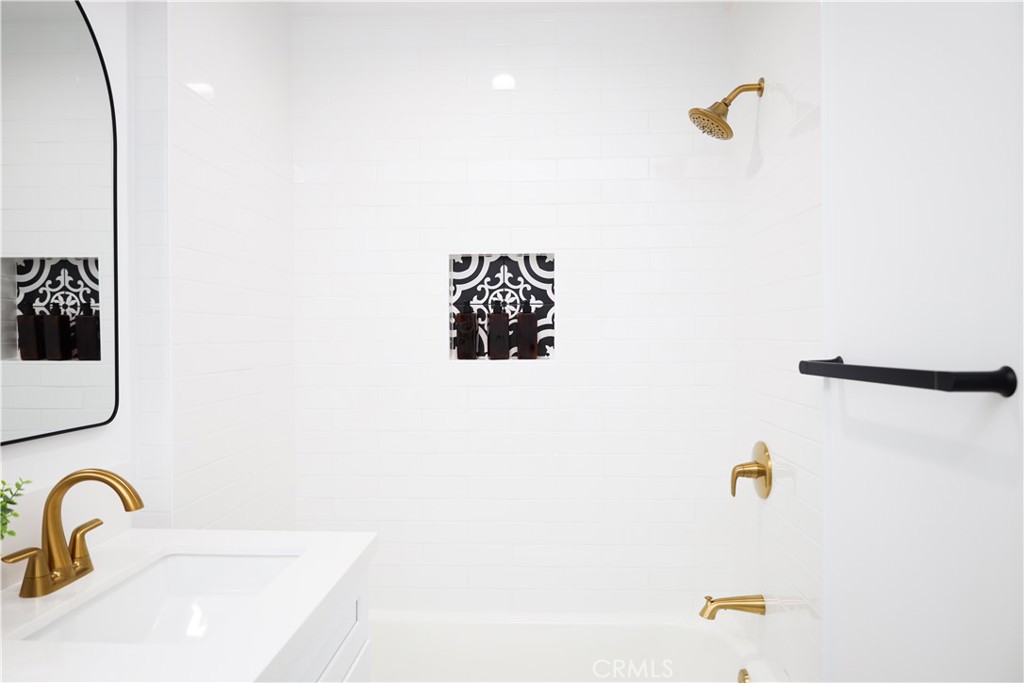 1033 1039 Gladys Ave Property Photo 6