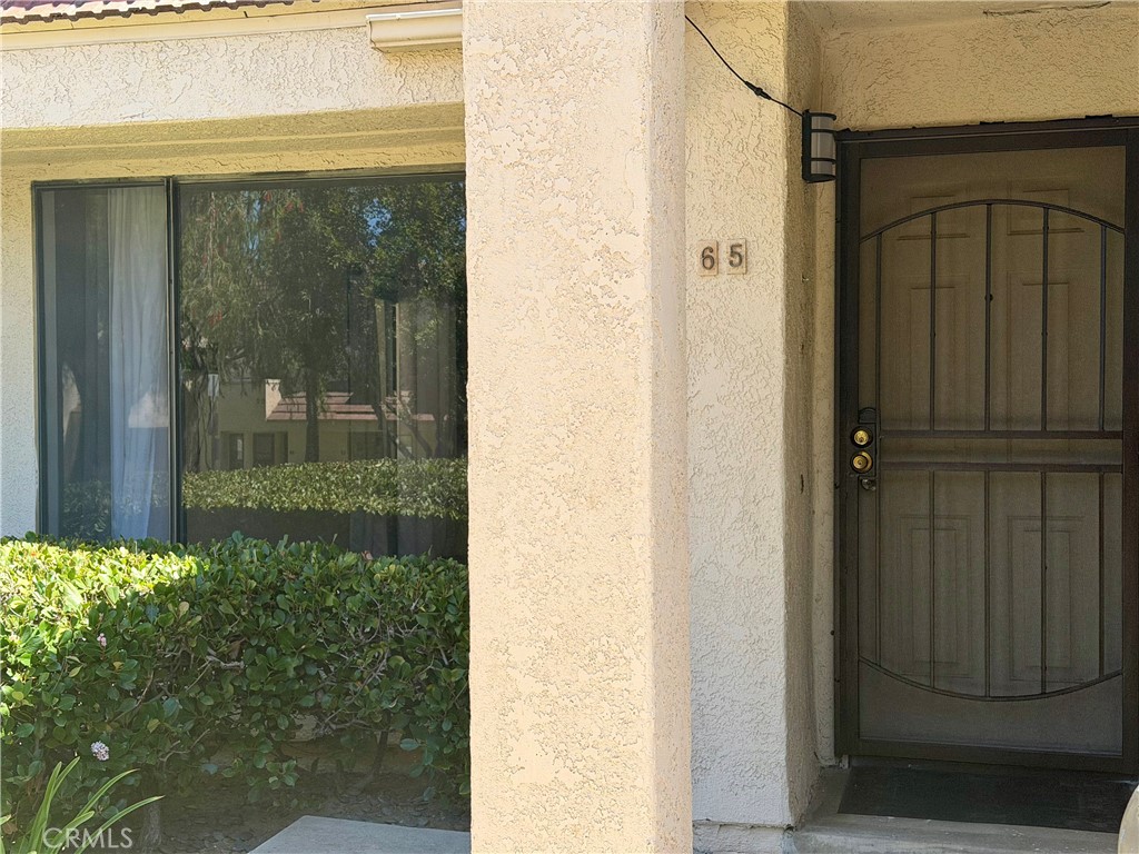 65 Largo Property Photo 2
