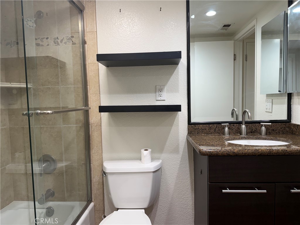 65 Largo Property Photo 11