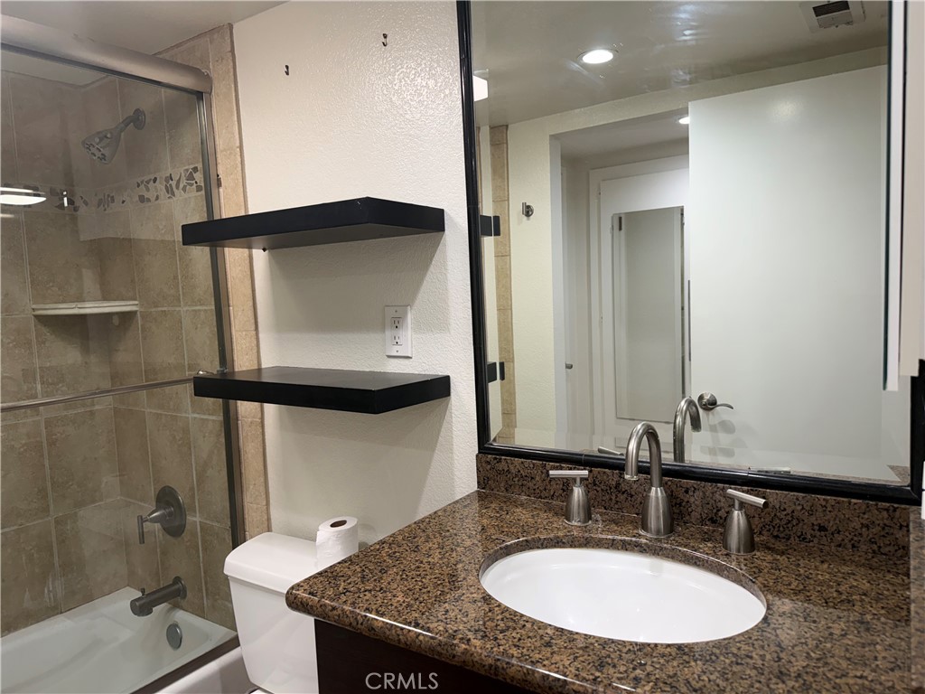 65 Largo Property Photo 12