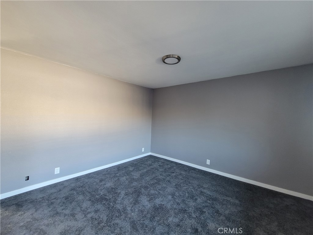 409 E Market Property Photo 2