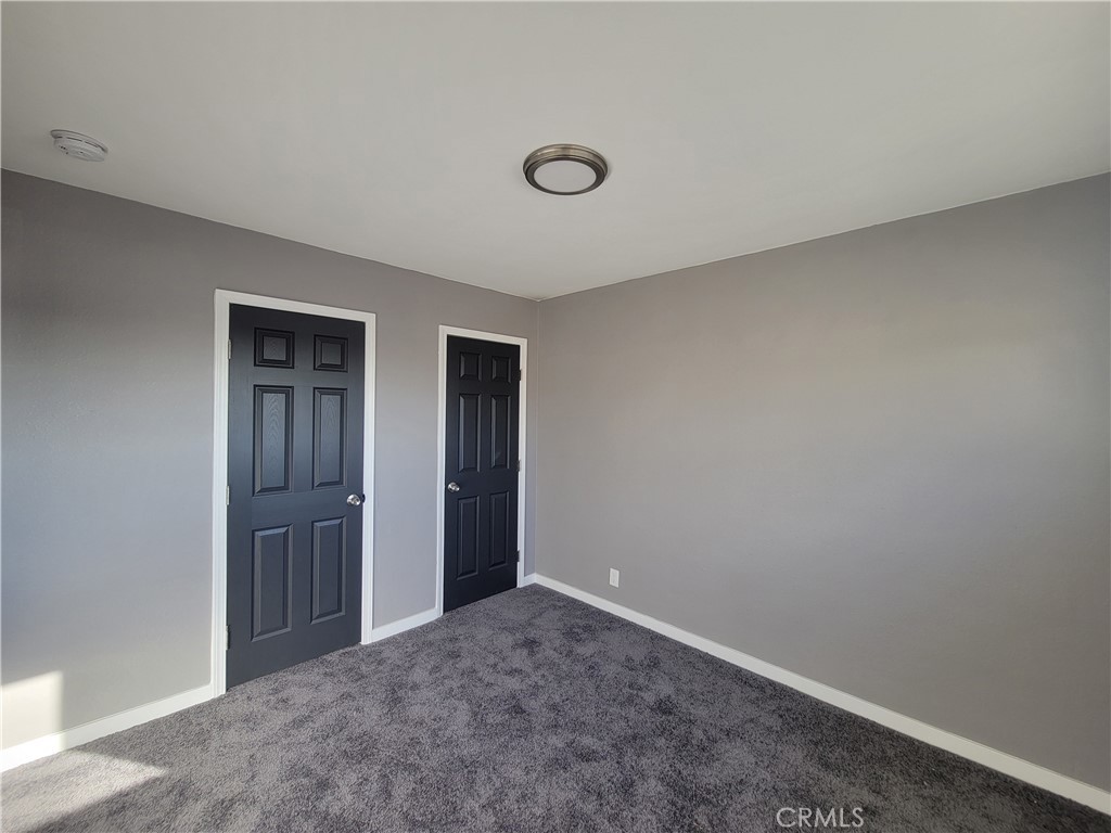 409 E Market Property Photo 4
