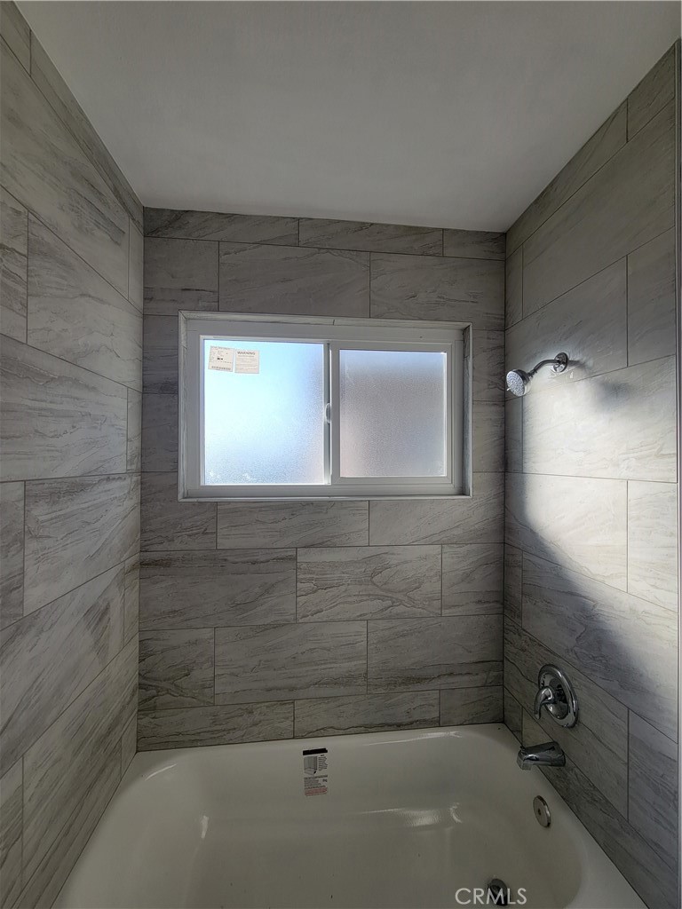 409 E Market Property Photo 6