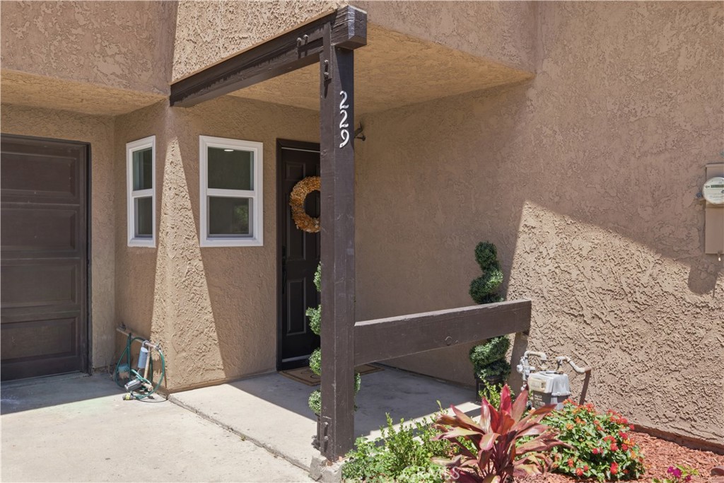 229 S Palm Avenue Property Photo 2
