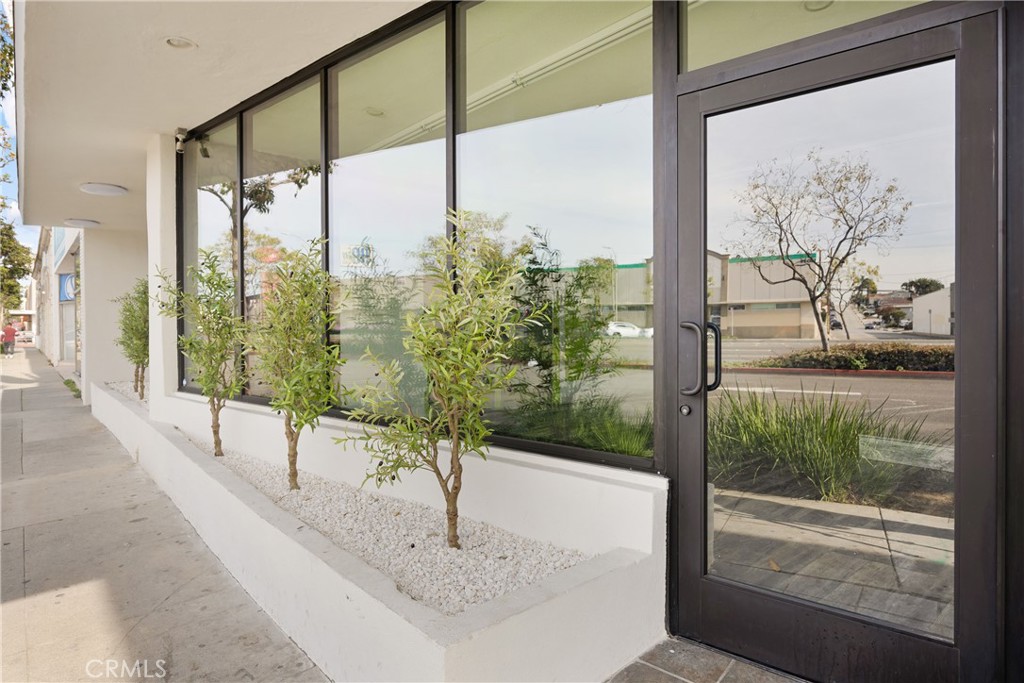13048 Hawthorne Property Photo 5