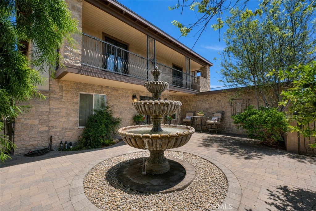 2117 Deodar Property Photo 3