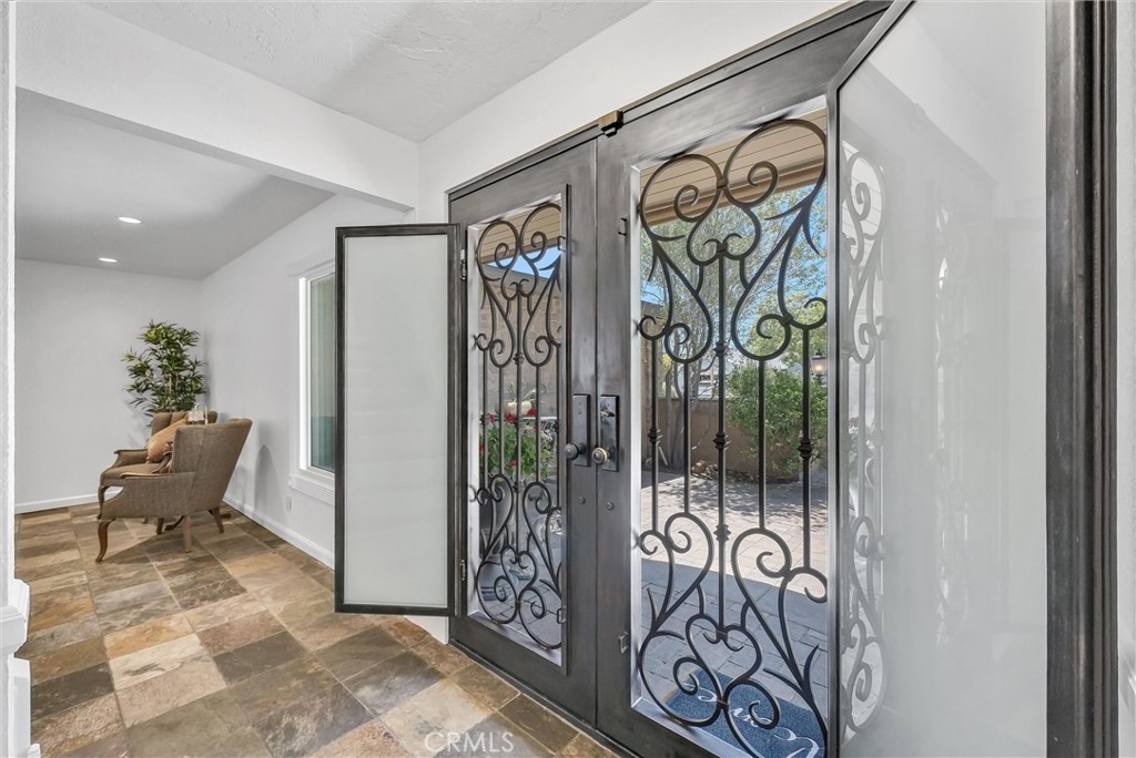 2117 Deodar Property Photo 4