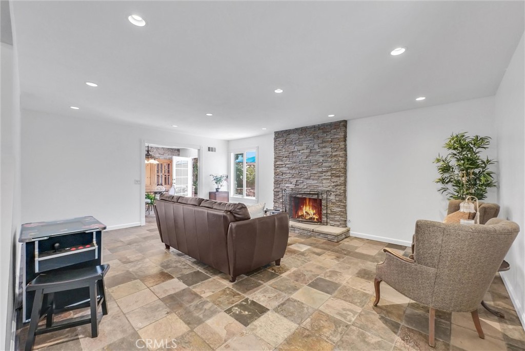 2117 Deodar Property Photo 5
