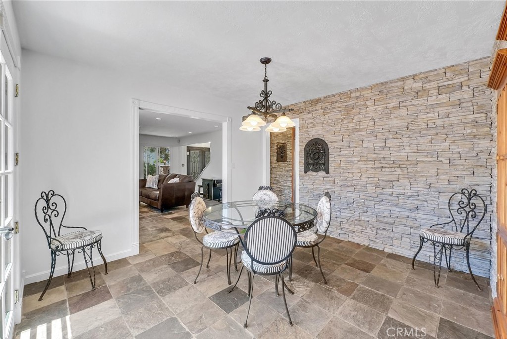 2117 Deodar Property Photo 9