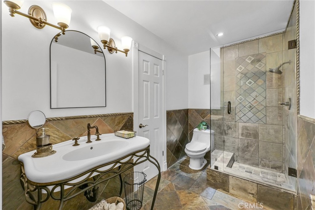 2117 Deodar Property Photo 10