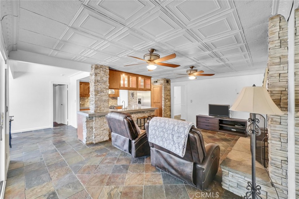 2117 Deodar Property Photo 14