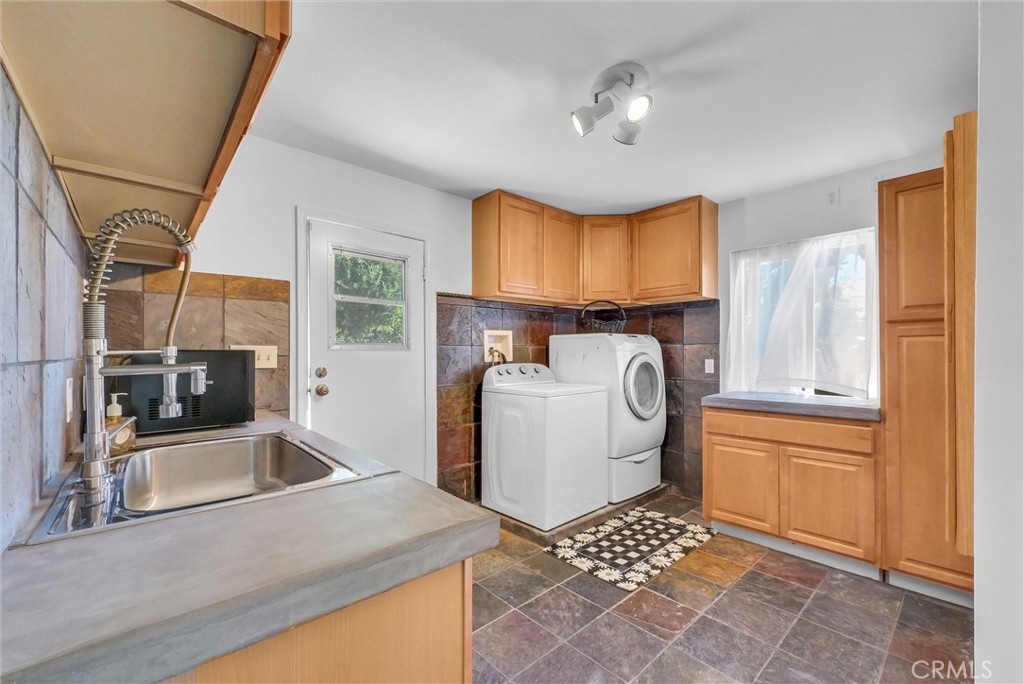 2117 Deodar Property Photo 17