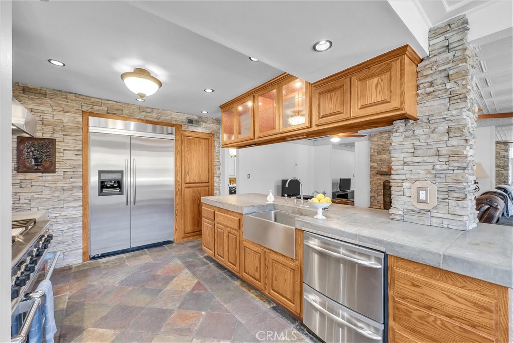 2117 Deodar Property Photo 18