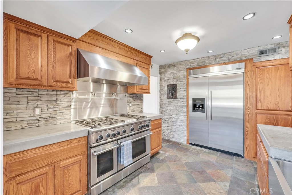 2117 Deodar Property Photo 19