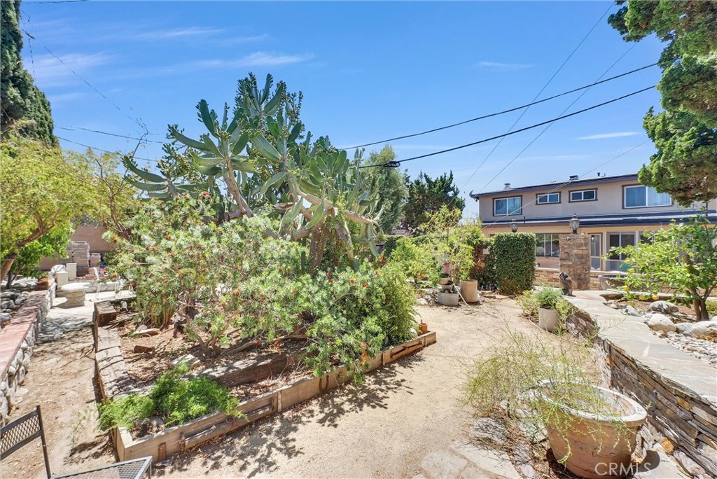 2117 Deodar Property Photo 41