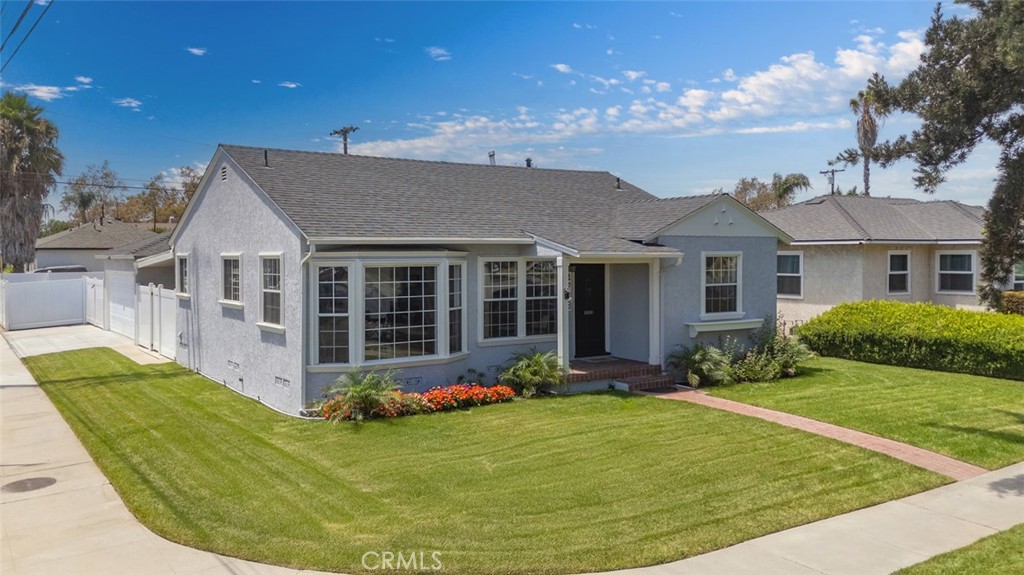 4703 N Bellflower Blvd Property Photo 1