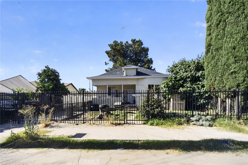 24809 E Benedict Property Photo 2