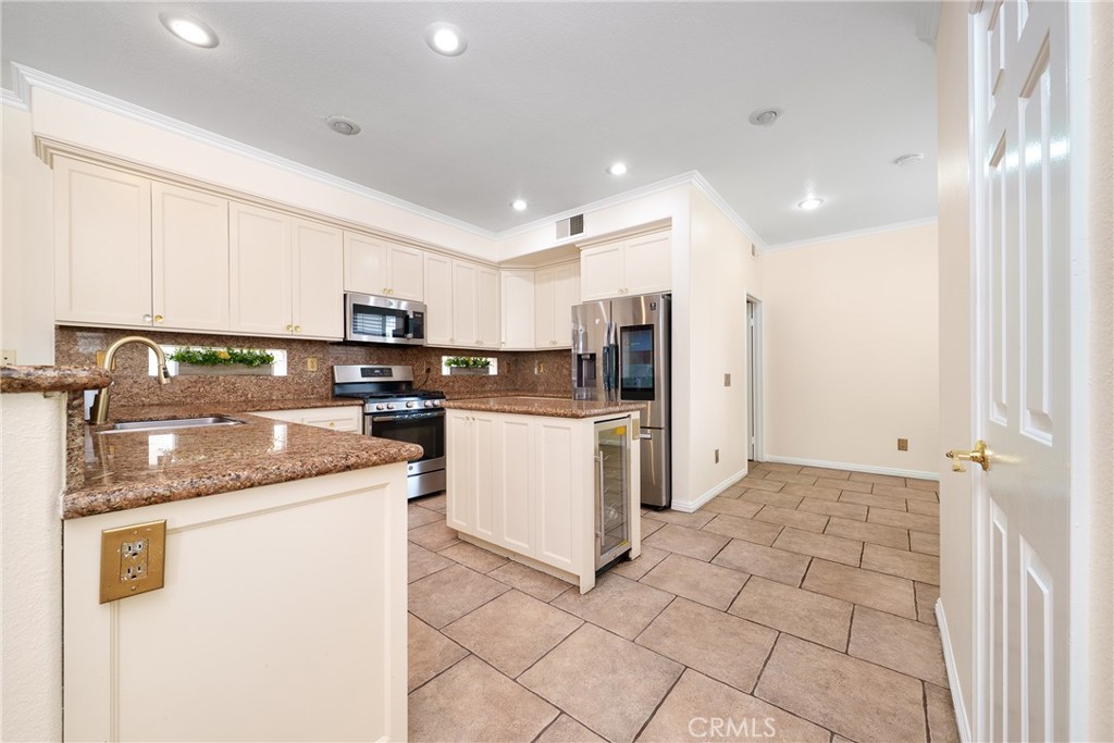 12241 Queensbury Property Photo 6