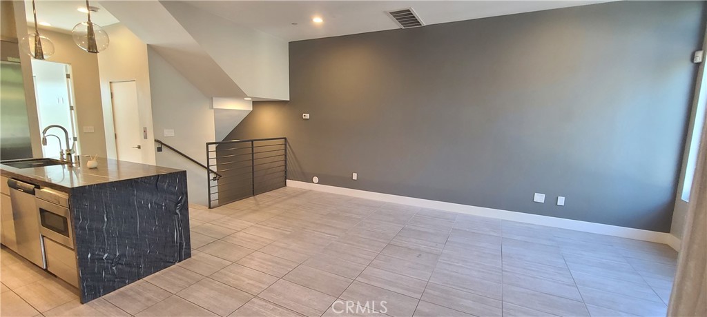 162 W Robinson Property Photo 8