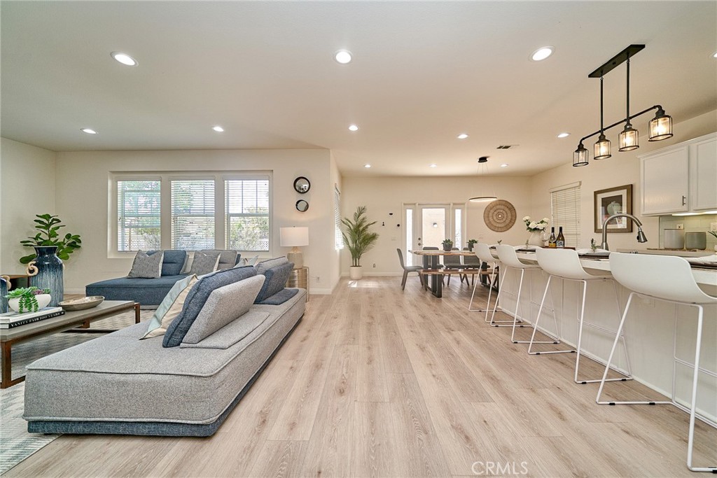 1361 Starbuck Property Photo 12