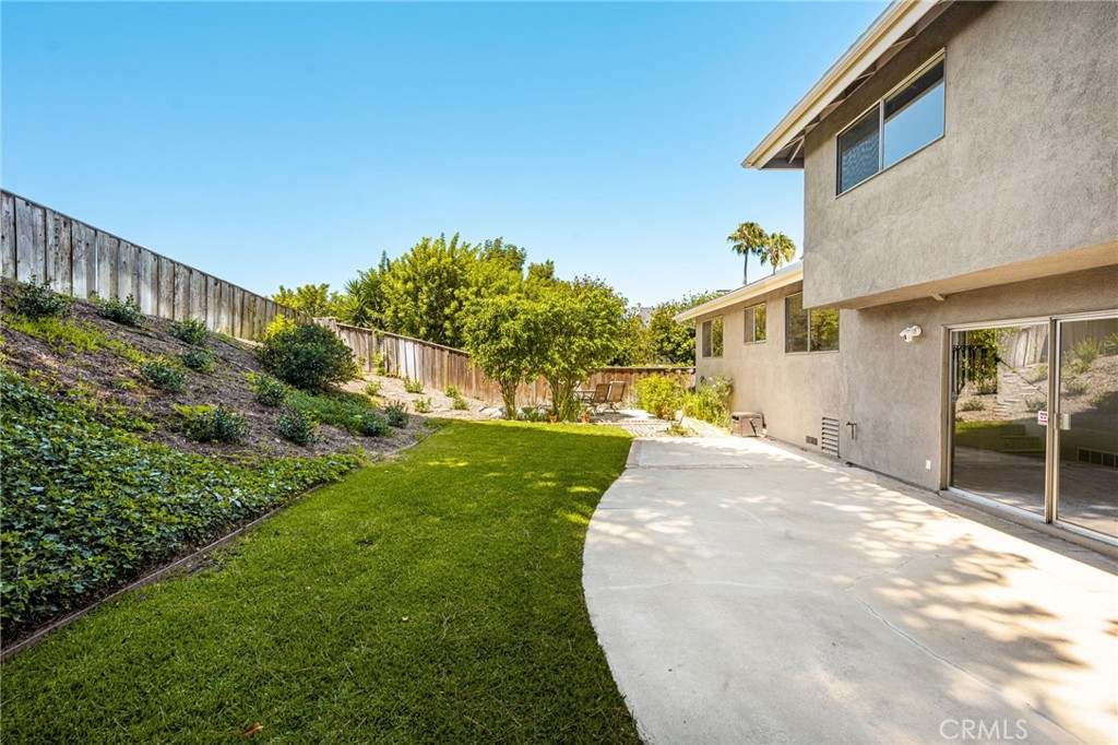 1877 Swan Circle Property Photo 3