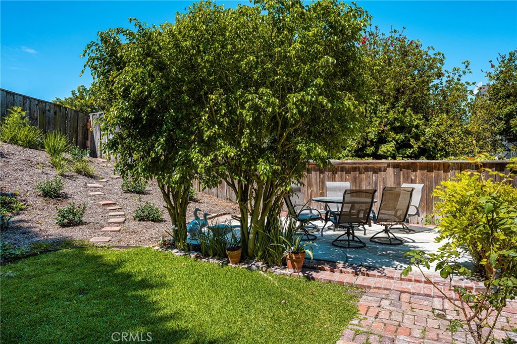 1877 Swan Circle Property Photo 5