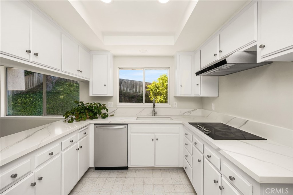 1877 Swan Circle Property Photo 10