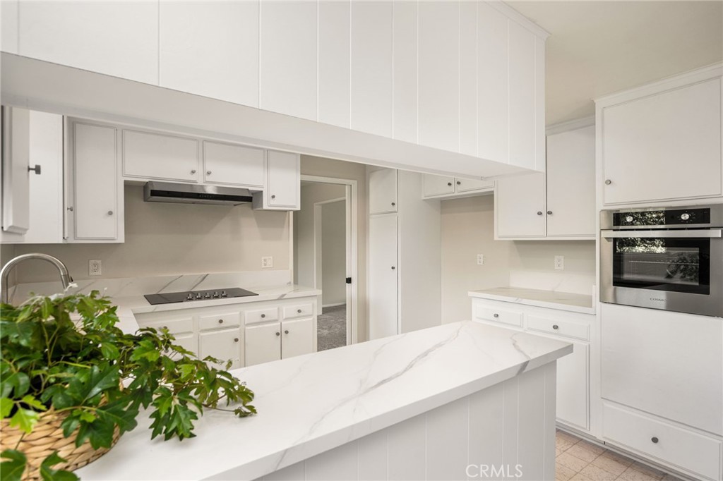 1877 Swan Circle Property Photo 12