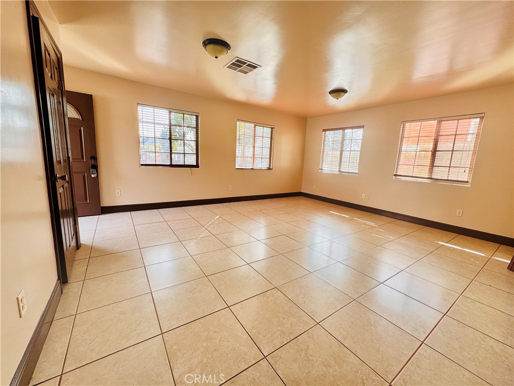 5425 Buchanan Property Photo 7
