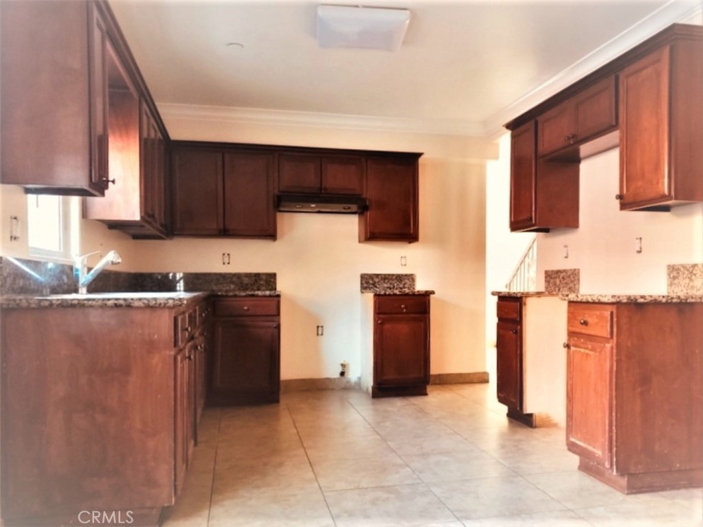 1343 E Adams Property Photo 13