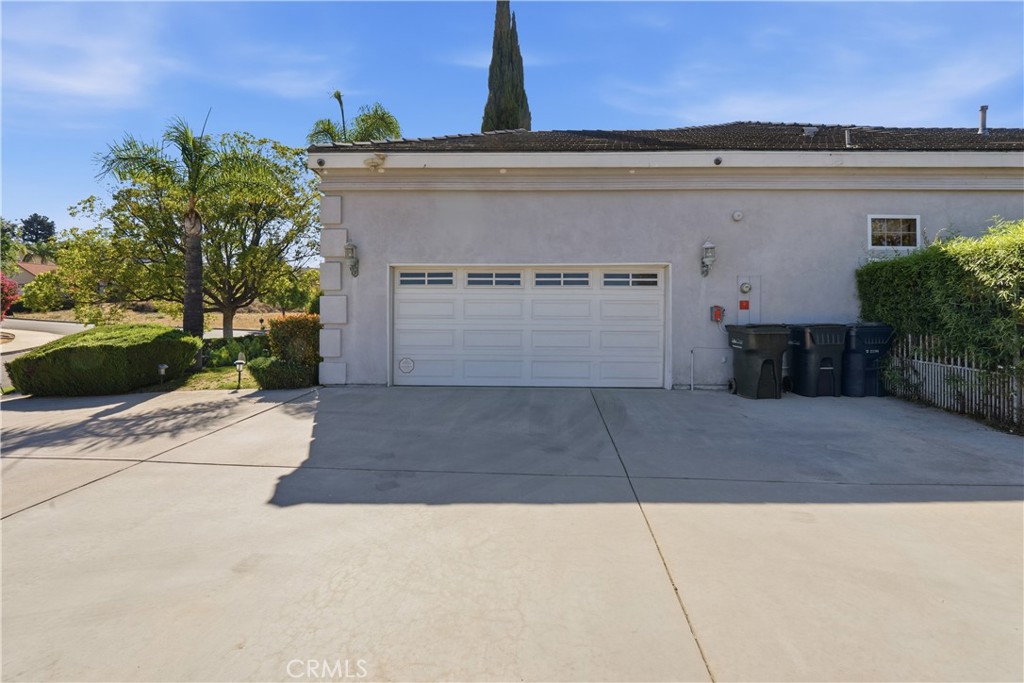 685 Bradbury Property Photo 5