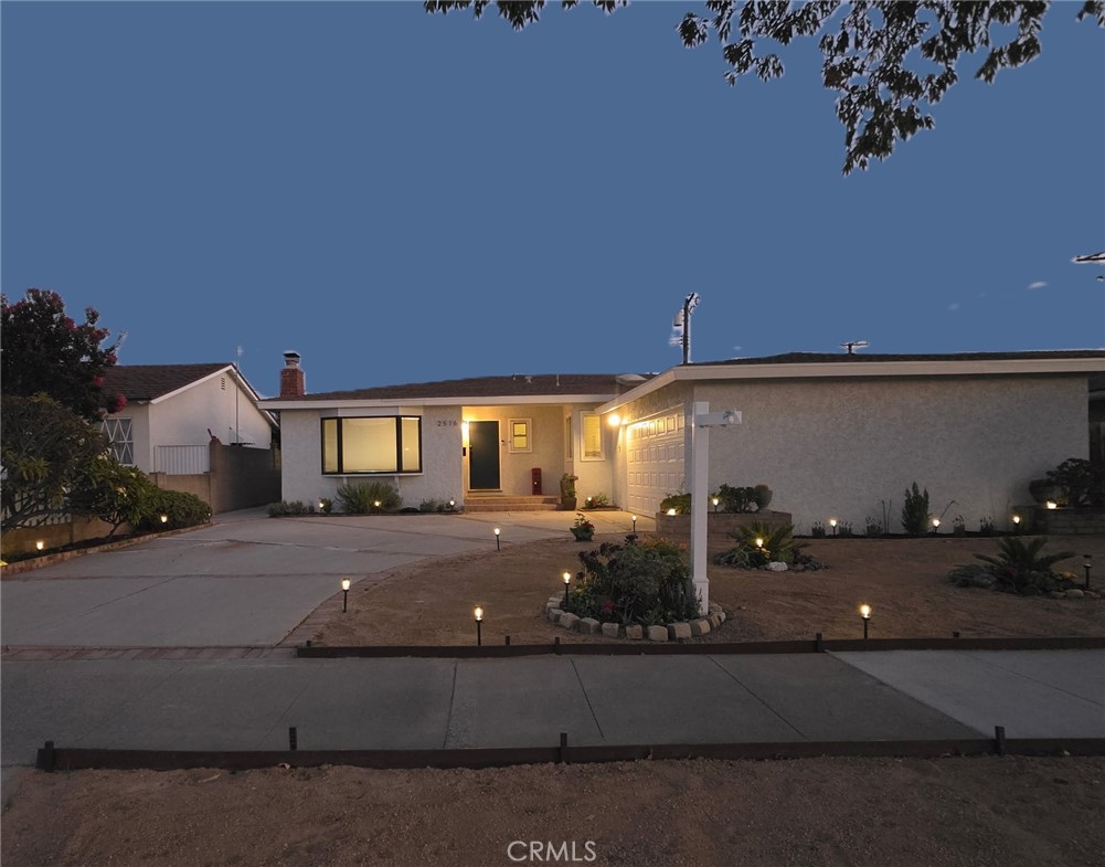2516 E Quincy Property Photo 2
