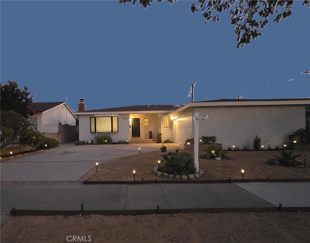 2516 E Quincy Property Photo 2