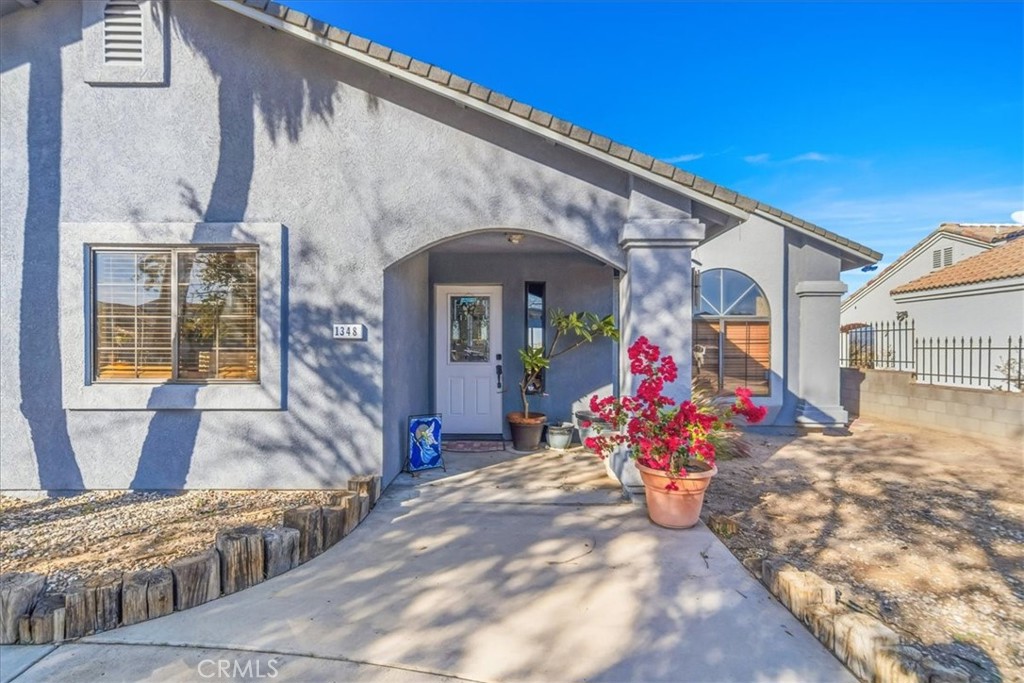 1348 Redwood Property Photo 4