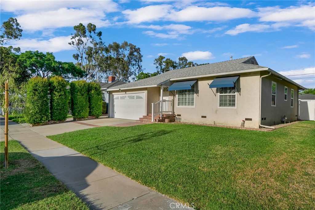 4852 Coldbrook Property Photo 2