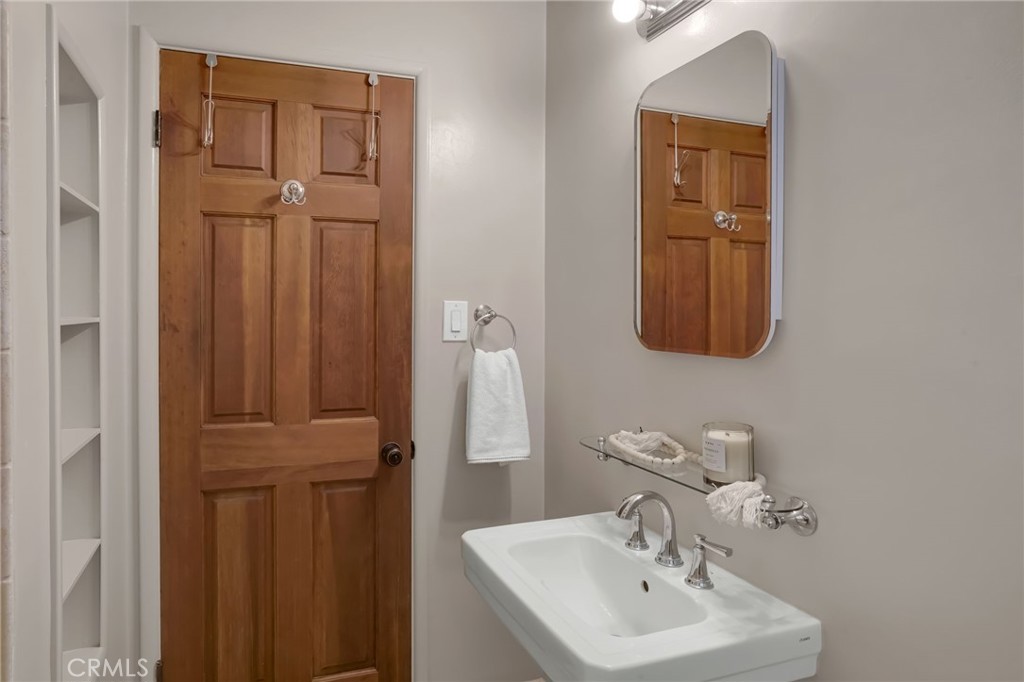 4852 Coldbrook Property Photo 13