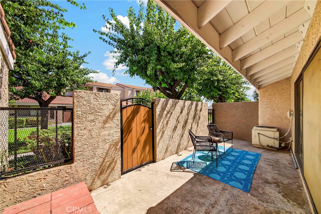 6273 Lincoln Property Photo 4