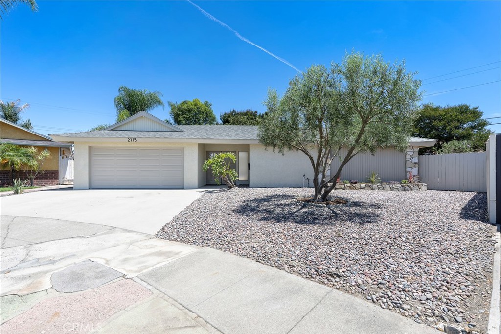 2115 E South Redwood Dr Property Photo 1