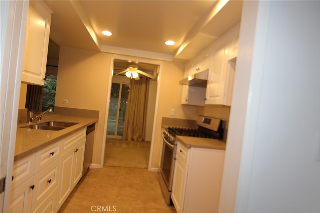 1137 Rosecrans Property Photo 3
