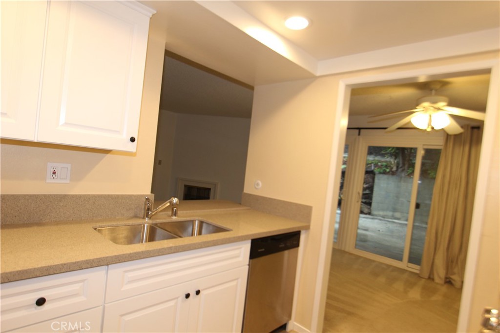 1137 Rosecrans Property Photo 4