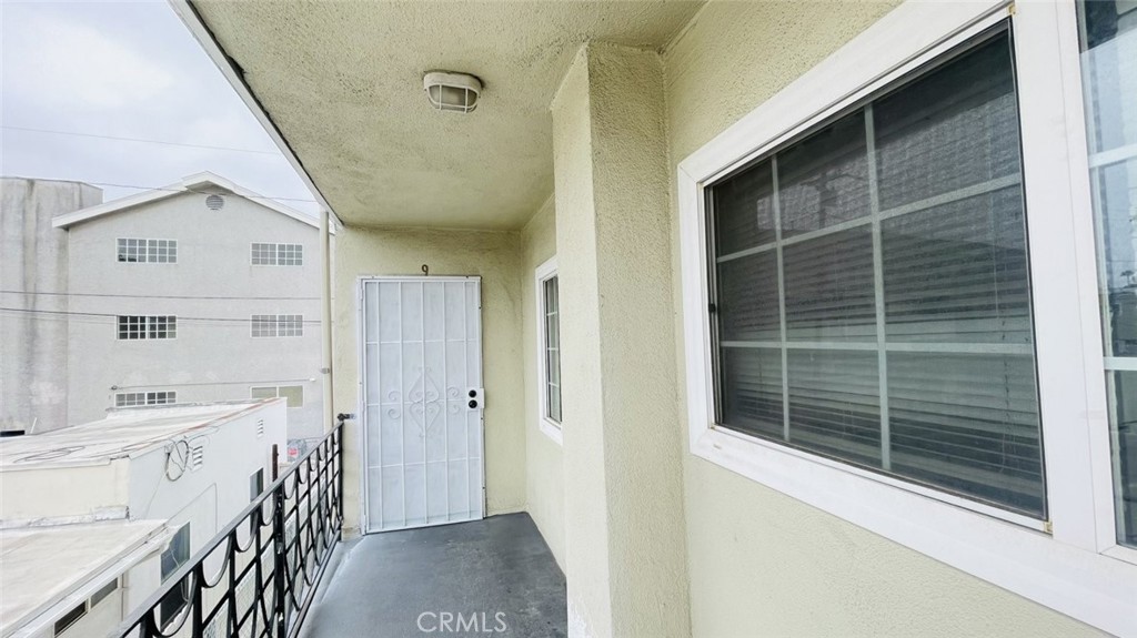 1083 Gaviota Avenue Property Photo 8
