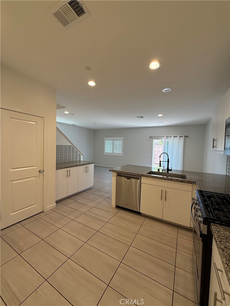 27459 Red Rock Property Photo 7