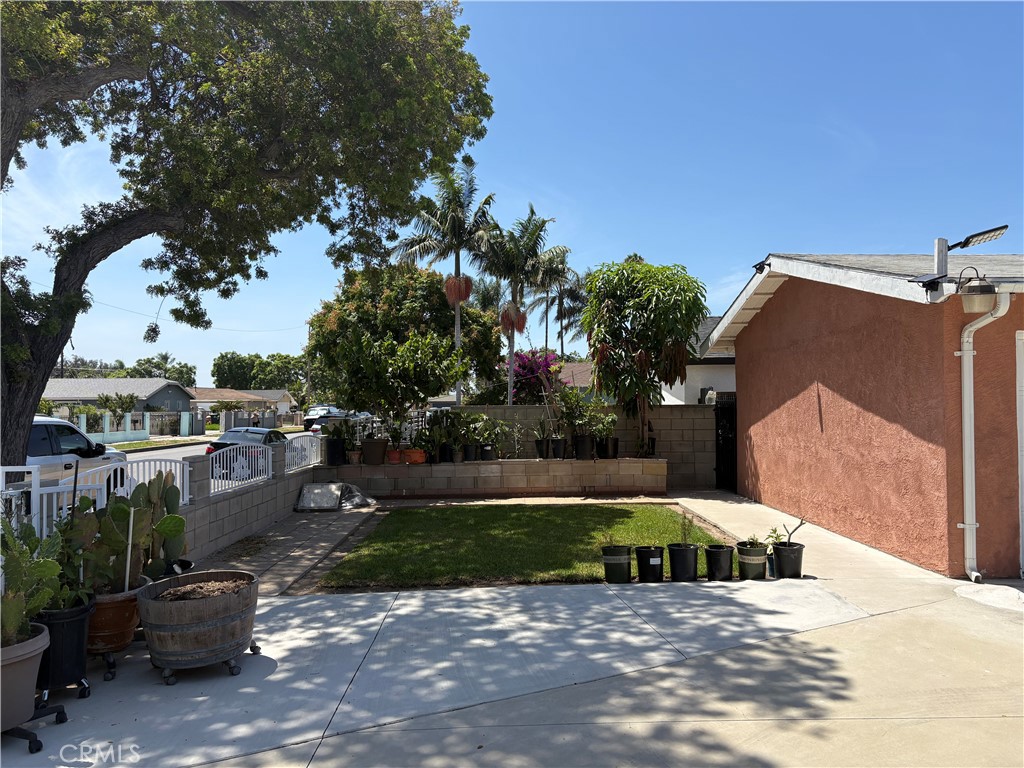1622 S Pacific Property Photo 2