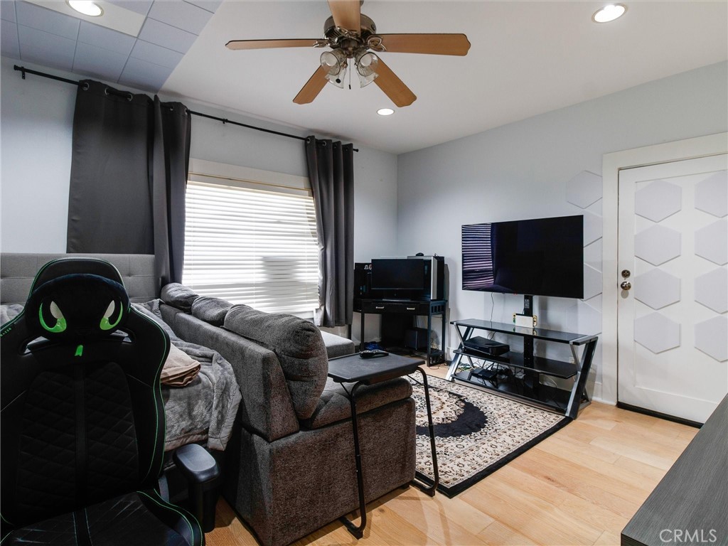 323 W 4th. Unit 101 101 Property Photo 4
